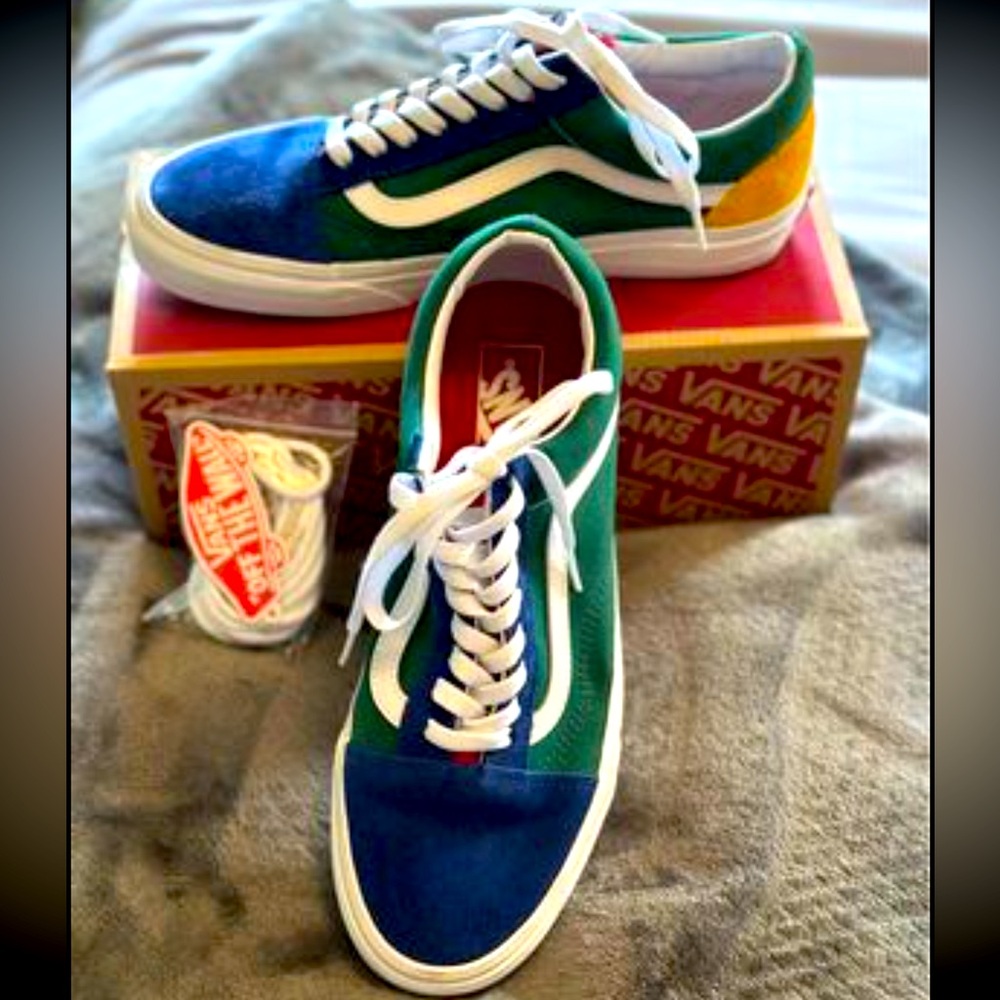 10.5 Women’s/9.0 Men’s Vanz